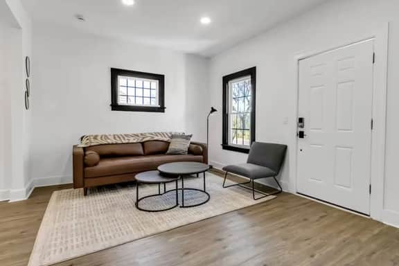 Stylish 4BR Home | Mins to Falls & All Attractions - Image 3