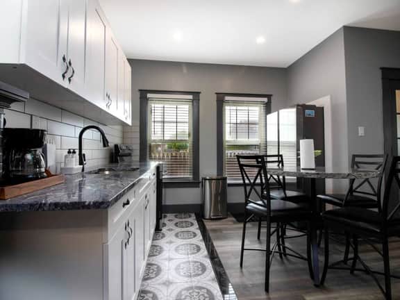 The Green Ashland-4BR,2BTH minutes from the Falls - Image 2