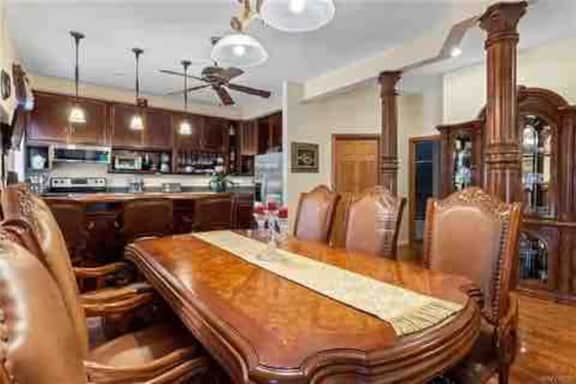 Very Spacious 4 Bedroom & 4 baths Niagara Falls - Image 4