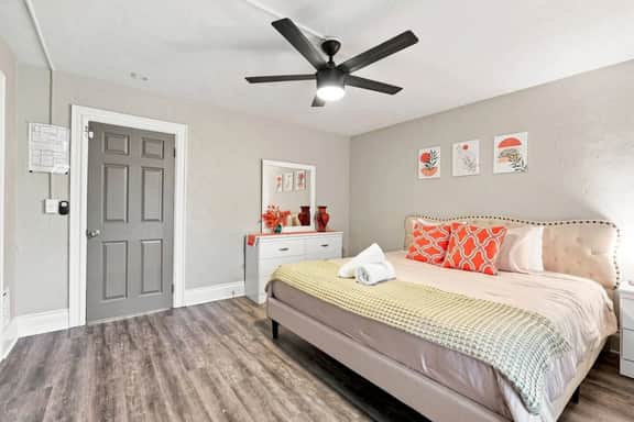 Beautifully Remodeled 3BR Home Near Niagara Falls! - Image 5