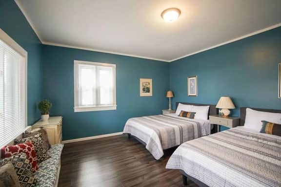 Perfect for Large Groups 10BR Sleeps 26 Near Falls - Image 2