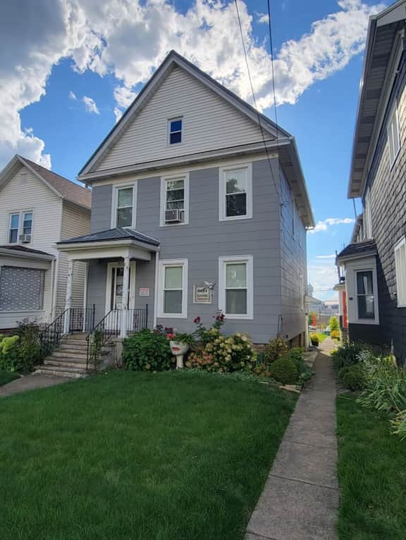 Gray Goose - Walk to Falls | Spacious 4BR Home - Image 2