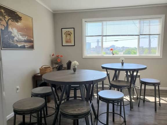 Gray Goose - Walk to Falls | Spacious 4BR Home - Image 3