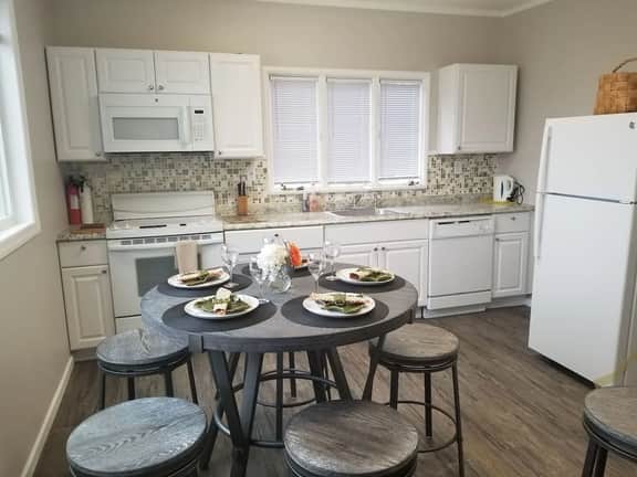 Gray Goose - Walk to Falls | Spacious 4BR Home - Image 4