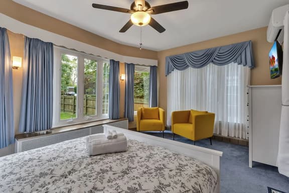 *Close to the Falls*Big Historic Home*A/C*Parking* - Image 1