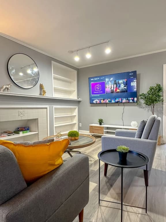 3500sf, Arcade, 6bdrm, 2 kitchen, 3baths, Parking - Image 1