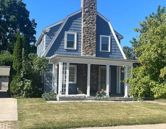 Beautiful 4BR Retreat Minutes from Niagara Falls - Image 1