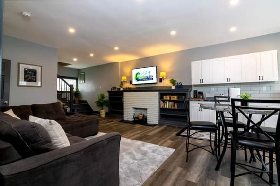 The Green Ashland-4BR,2BTH minutes from the Falls - Image 1