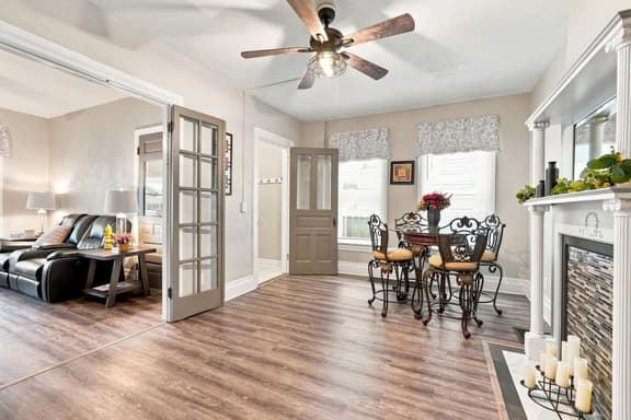 Beautifully Remodeled 3BR Home Near Niagara Falls! - Image 1