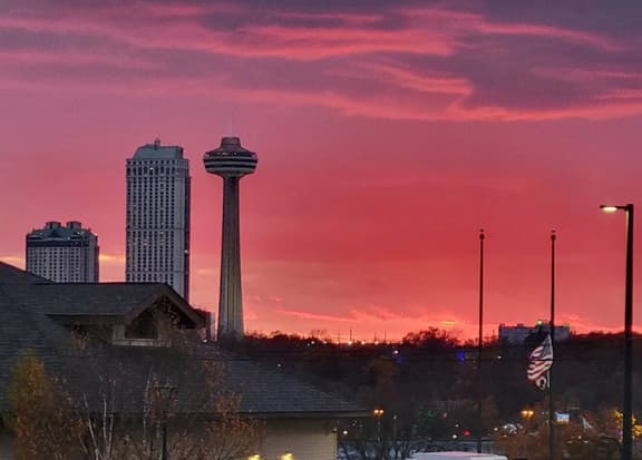 Grand View | Walk to Falls, Casino & Attractions - Image 1