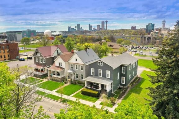 Gray Goose - Walk to Falls | Spacious 4BR Home - Image 1